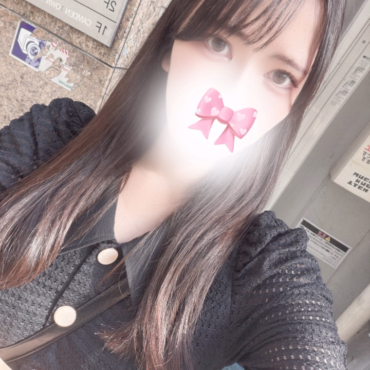 こんばんは😌

明日久しぶりに出勤です🤍

台風で心配ですが、、🌀

お時間合う方いたら
空いに来てくれたら嬉しいです🙂‍↕️✨

足元気をつけてね！！

ではおやすみ〜