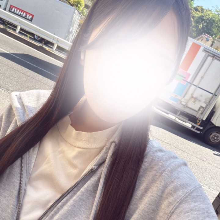 こんにちはー！⭐️

13:00〜出勤します😽🙏🏻✨

今日も曇りだけどジメジメ暑いね💭

お時間合う方いましたら24:00まで🪄

待ってまーす😗✨