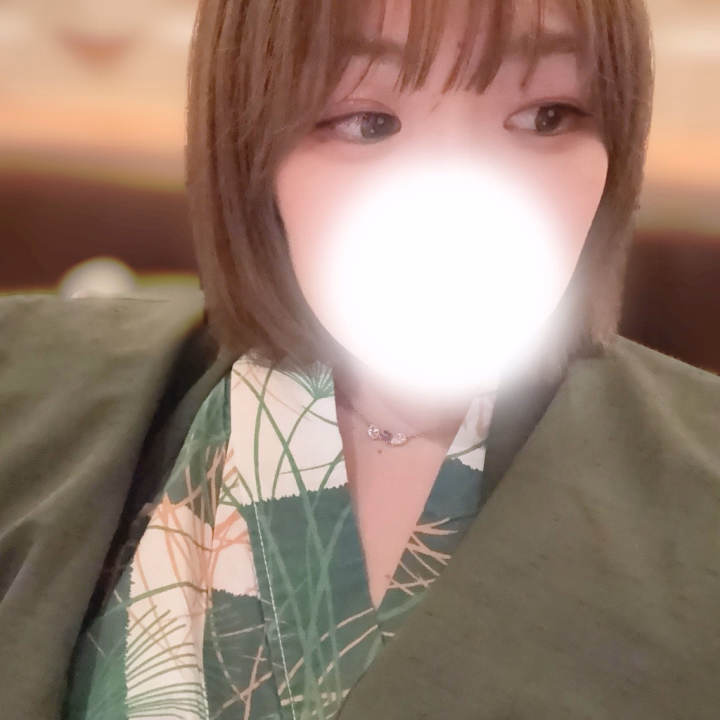 おつかれサマー💓
ふうりですっ🦕🫧

ふうさんお友達と旅行行ってきたよん☺️👍🏻
温泉入って整ってきました🖐🏻💫

そん時のオフショだよん☘️🤍
お話たくさんさせて〜😎🫶🏻

ふうさん角膜炎になっちゃって、、、
目が痛々です(๑´• ₃ •̀๑)

次の出勤がもしかしたら変わっちゃうかもなんだけど、みんなに移さないためでもあるので治るの待って頂けたら嬉しいです😌

以上ふうさんからのご報告でした、！！

ほんじゃここらへんで
またねーー