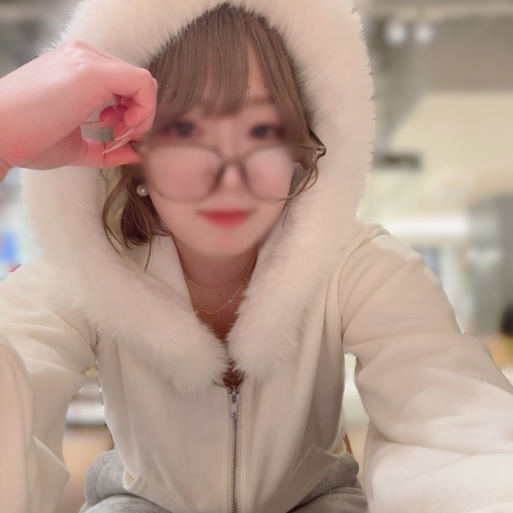 おはよございます(*^^*)
ふうりですっ🦕🫧

今日もがんばりまっする𛰙᭜𖫴𖫰𖫱𖫳𖫲𖫲𖫳𖫴𖫰𖫱꛰ ᭜𖫴𖫰𖫱𖫳𖫲𖫲𖫳𖫴𖫰𖫱꛰ಣ

外寒すぎるニダーーー😬😬

そういえばふうさん卒業式してきました😌👏🏻👏🏻

学生終わっちゃう、、、
大人の階段のぼってます👍🏻👍🏻👍🏻

来月には21サイになっちゃうし🥺💦
ふうさんの成長見守ってくださいな😎☘️

なんかふうりって名前に漢字付けたいなって思ったんだけど
どんな漢字が似合うかな🫣

漢字の名前ぼしゅうちゅう！！！！笑

そんじゃここらへんで
またねーー

ps.写真は全然今日じゃないです友達から借りためがねです