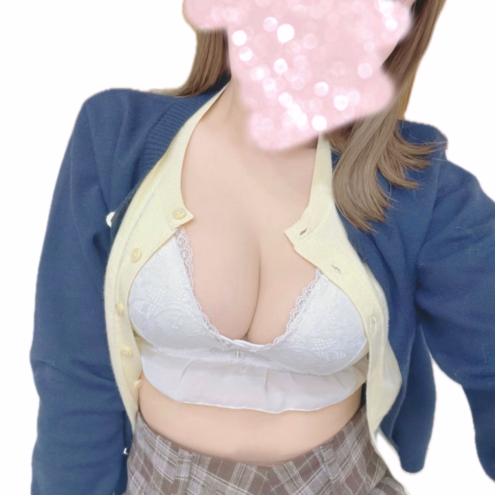 おはよーん☔️

朝から雨だね〜🥺💦

せっかくの土曜日なのに、
お出かけするのもちょっと億劫になっちゃう😭

しかもじめじめしてるし、
髪の毛も言うこと聞いてくれない〜😂

でもそんなお天気の日だからこそ、
のんびりまったり過ごすのもアリだよね☺️💕

今日は10:00〜17:00で出勤してます🎀

足元悪い中になっちゃうけど、
会いに来てくれたらとっても嬉しいな🥺🫶🏻

一緒にお話したり、
イチャイチャしたりしながら雨の日を楽しい日に変えよう〜🥰

お時間合うお兄さん達、
待ってるね🤍
