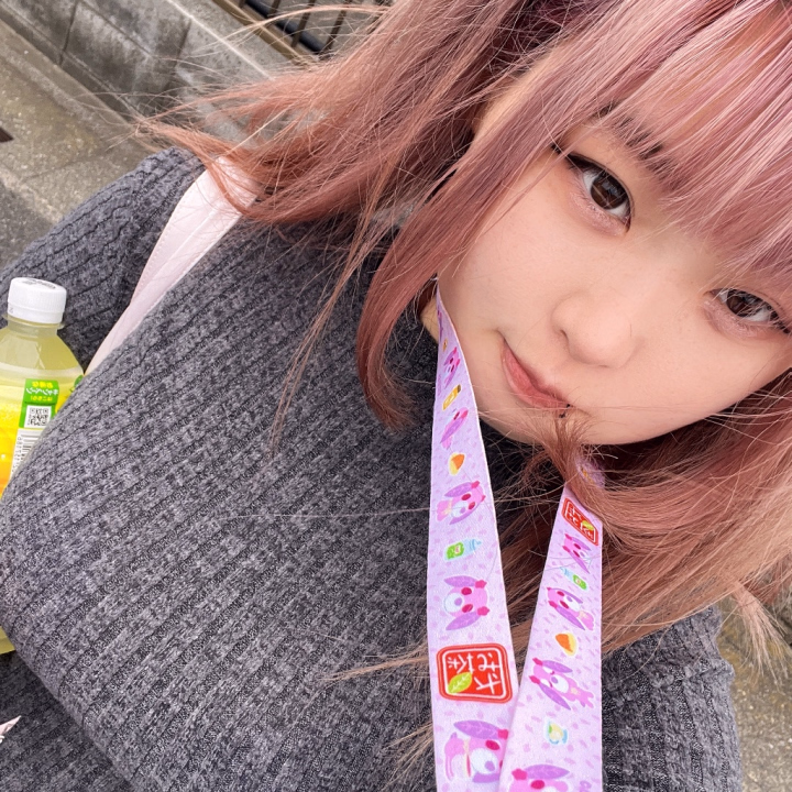 はじめまして♡
今日から出勤のさくらです🌸

笑顔かわいいねって言われるのがちょっと自慢です…🥺

こう見えてちょっと人見知りだけど、
仲良くなるといっぱい甘えちゃうタイプかも…♡

ぎゅってしたり、近くでゆっくり過ごす時間が好きなので
癒されにきてくれたら嬉しいな🫶

17:00〜ラストまでいます✨
まだご案内できるので、早めに見つけてくれたらうれしいですっ

写真より実物のほうが…って思ってもらえたらいいな🥺
さくらのこと、最初に見つけてくれる人まってます🌸