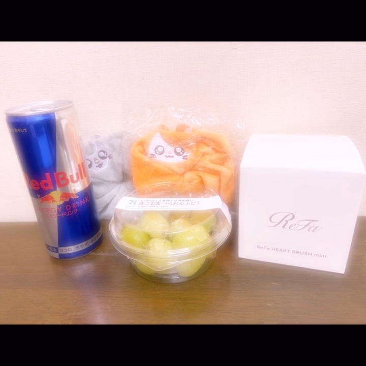 今日もありがとう☺️❣️




たくさんプレゼントありがとう🥹




リファのブラシわりと前から欲しいな〜って思ったままなんだか買えていなかったので


頂けてちょーーーー嬉しかった😹💕






あたしの好きなものたくさん😭



ありがとう❣️❣️





みんな忙しい中時間見つけて会いにきてくださるのちょーーーー嬉しいです✨✨




今月まだまだ空きがあるので、ご予約待ってます🐰⭐️




明日はお休みで、また明後日から(｡･ω･｡)




おやすみなさい😴⭐️




うるは