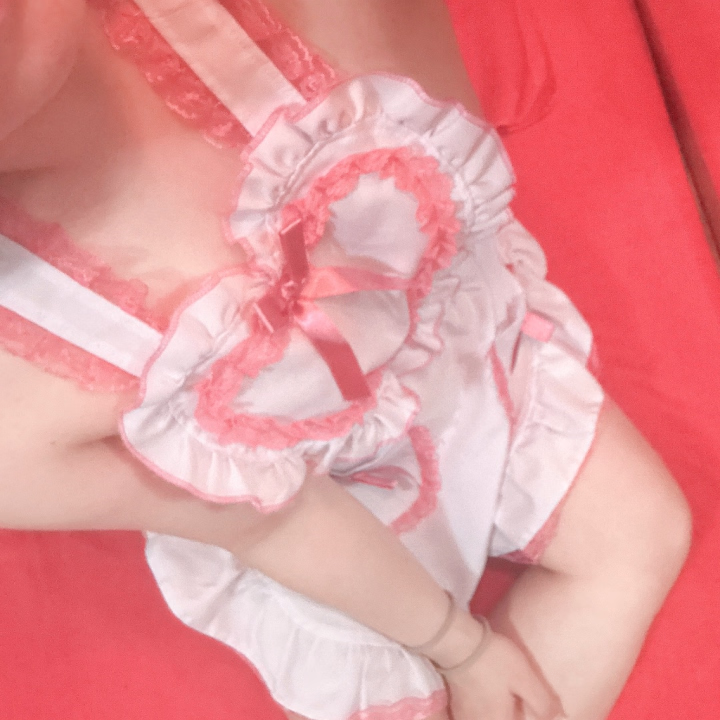 14:35~60分
お兄様へ


今日はあおと遊んでくれて
ありがとう😊



お兄さんあおが話すこと
すごい興味津々で聞いてくれて
お兄さんのことも教えてくれるから
ほんと60分あっという間すぎた❣️




あんなに楽しそうに笑ってたのに
いざ‼️えちえちになると
お兄さんもう声我慢できないくらい
感じてくれちゃって嬉しい♥️




チクビから🍌までもうびっくんびっくん
だったもんねっ❣️




あんなに感じてくれてたら
あおも興奮してきちゃって我慢できなかったもん☺️💗





楽しい時間をありがとうございました♥️