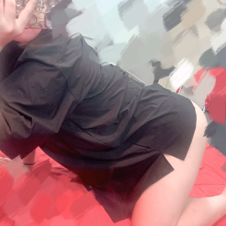 お仕事終わる頃かな?
今日も暑くて大変😰💦
熱中症には気をつけてね‼️
エアコン効いてても熱中症にはなるから
水分はしっかり飲んでね💕︎
あおのお部屋は涼しくして待ってるので
汗かいてても大丈夫☺️
汗と一緒に疲れもとっちゃお♡