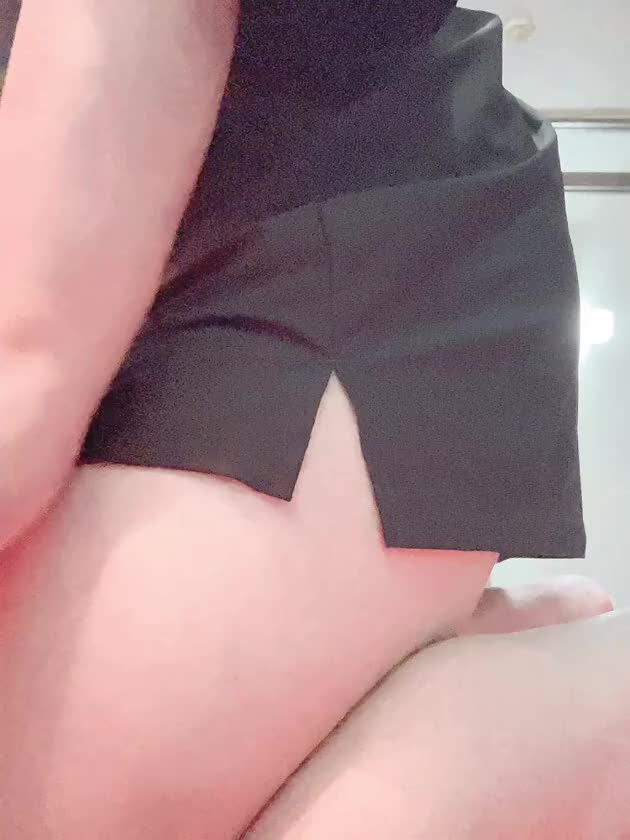 エプロンから
大人エロいシャツになりました✌️


めくった先には
夢と希望とえろすが待ってるよ🔞



あおと一緒に夢の世界に行っちゃお❤️‍🔥