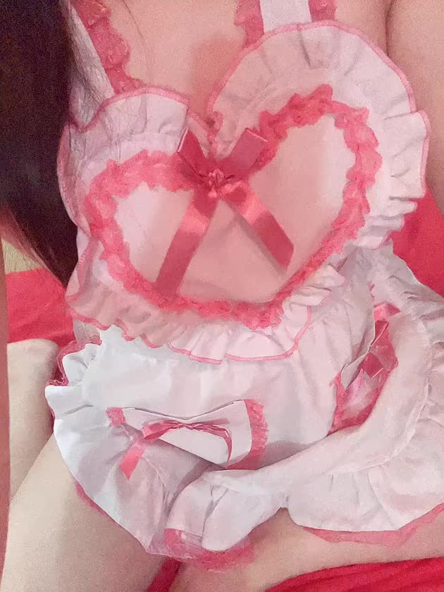 今日もお疲れ様☺️


あおはえちえち不足すぎて…
ひとりでしちゃいそうになっちゃう🥺



でも…やっぱり1人より
お兄さんとふたりで気持ちよくなりたいな🤤




心も身体も
トロトロに溶けちゃうくらい
秘密のことしちゃおう🤫💗




待ってるね💕︎