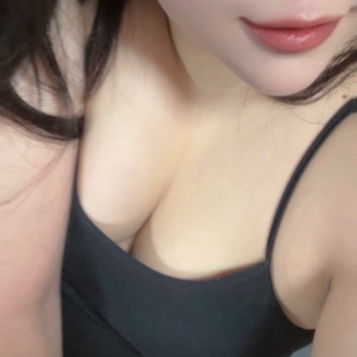 おはようございます☀️
本日は最終日🔥
全然、眠れませんでした💦

昨夜の日記をご覧になって
いいね!
アカウントフォロー
温かいメッセージ
ありがとうございます🙇‍♀️

私は点数を稼ぐために
働いてる訳ではございません。
長年、働いてきたことを
他県のお兄様達に
味わって頂きたいと
私の方で、ご提供しております🙂‍↕️

中には、気に入らない・タイプじゃない方
も多いと思いますが、理想が高すぎても
それが正解とは限りません。

女の子たちも
素質・接客・技術・相性がある中で
お兄様達におもてなしを
させて頂いておりますので
温かい目で見守って頂けたら幸いです🙂
決して、女の子が傷つくような
コメントはおやめ下さい😔

お風呂屋さん・デリバリーが
初めてのお兄様も多いと思いますので
1度の試しに挑戦してみることも大事です💋

女の子一人ひとりのやり方が
違うので、それも面白いですよ☺️