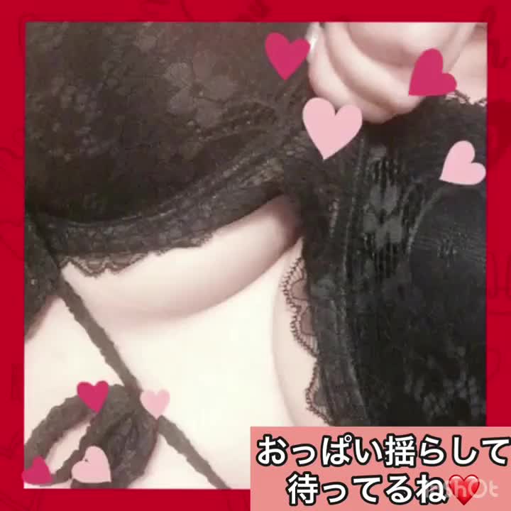 おっぱい揺らして毎日待ってます❤️あと毎日無料のプレゼント送れるので応援お願いします🥲❤️❤️❤️❤️❤️