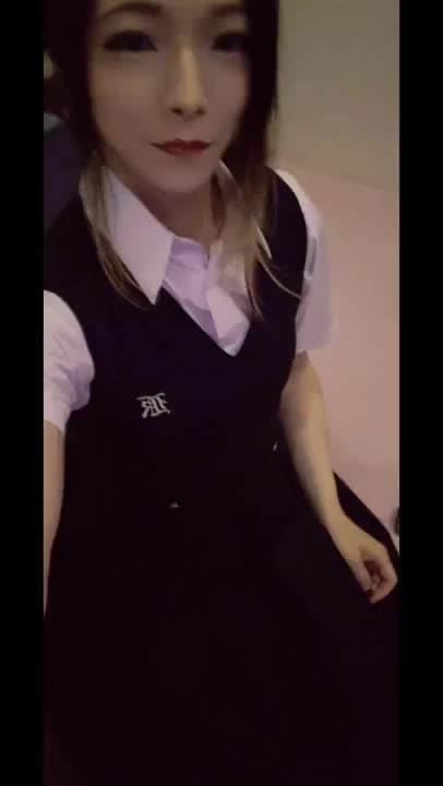 制服男子はどうですか？🤔

本物の制服だよ！😊