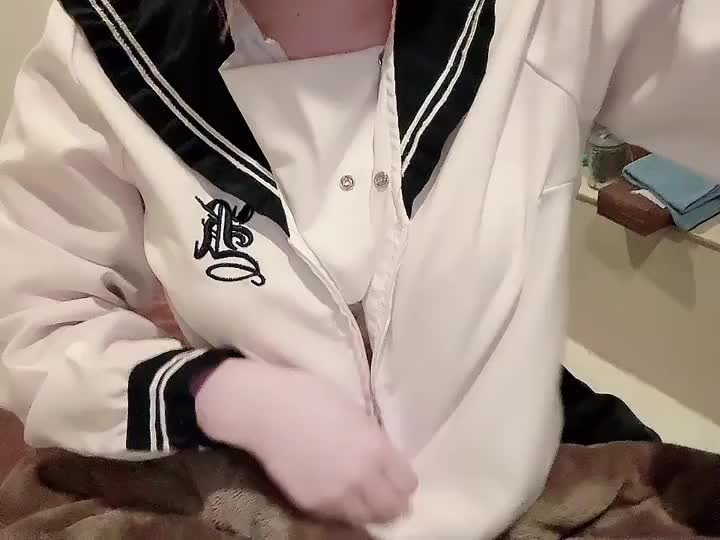 もうすぐ。。。

退勤だ

今日はお兄様と
イチャイチャできて
幸せ💞

寒いの苦手なのんにとって
お兄様とぎゅーって
お風呂入る時間が本当に好きなのだ♡
