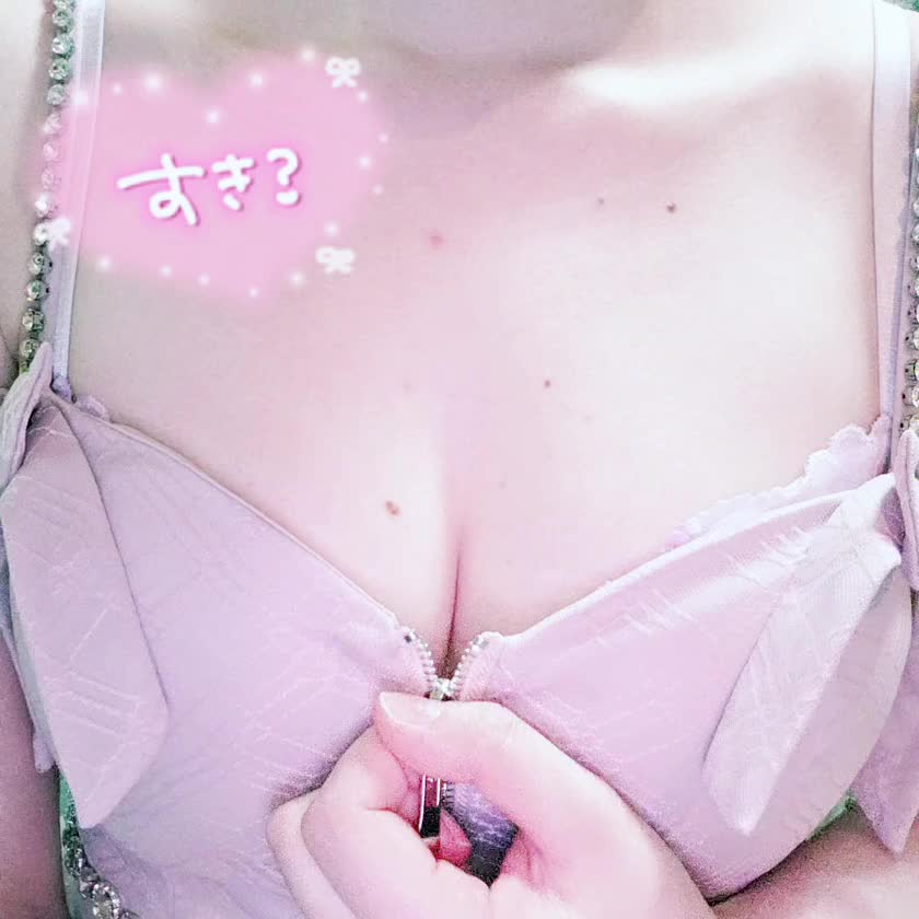 ねぇねぇ、お兄様♡

お昼ご飯を食べて、ちょっと眠くなってくる頃じゃないですか？😪

そんなときは、リフレッシュしてみませんか？

目がバッチリ覚めるような動画を見て眠気覚まそう🎵

会いに来てくれたら嬉しいな～💕