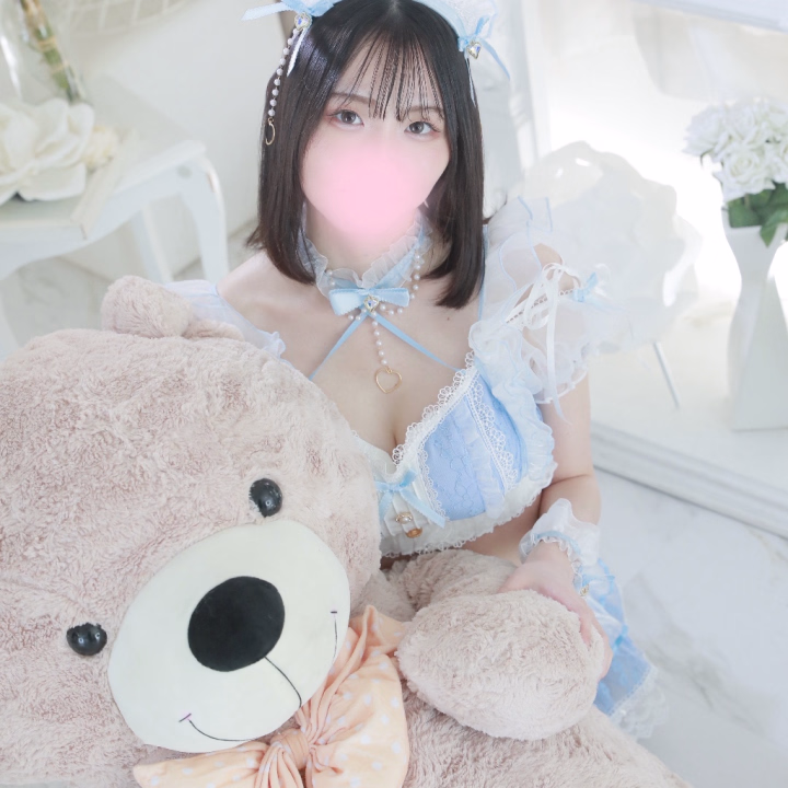 こんにちは✨

明日9時から出勤します！
明後日も午後出勤するのでよろしくお願いします🎀

脱毛してからあそこが毛嚢炎になりまくりで、赤いぽつぽつたくさんできてるんですけど治るので安心してください🙌
見た目だけ悪いです🫩