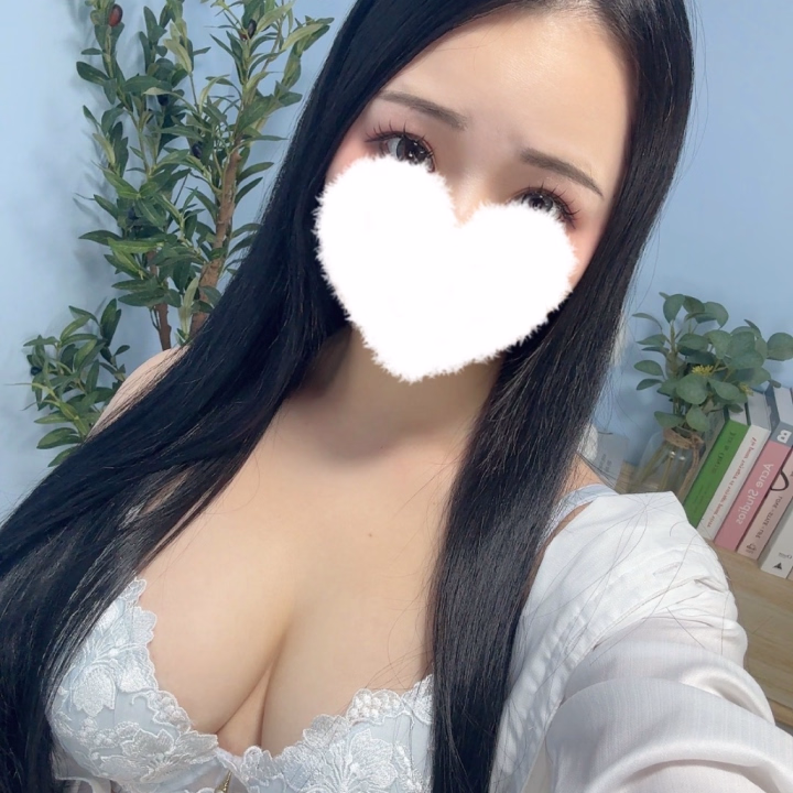 カメラロール開くと自分のエッチな写真でいっぱいなんだよね📸
そろそろストレージやばいから数年前のとかは消していくかな😖
また日記用にかわいいの撮りに行かなきゃ♡♡
来て欲しいコスプレとかありますか?|ω•)チラッ