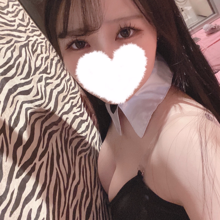 100分コースのお兄様💌💨


こはくを選んでくれてありがとうございます✨️

今日はお休みだったお兄様！
日々の疲れを取りに来たのかな👀


歳がめっちゃ近くてお話もすっごく弾んじゃったよ( *´꒳`* )


いっぱいお喋りできたのに、いざベッドにいくと緊張しちゃって危うくイけずに終わるのかとドキドキしたよ(๑° ꒳ °๑)


一旦シャワー浴びるリフレッシュは効果抜群だったね♡♡🚿



沢山楽しんでもらえて本当に嬉しいです！！またぜひ会いに来てくださいね✨️