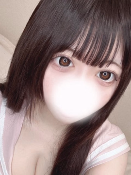 つきな