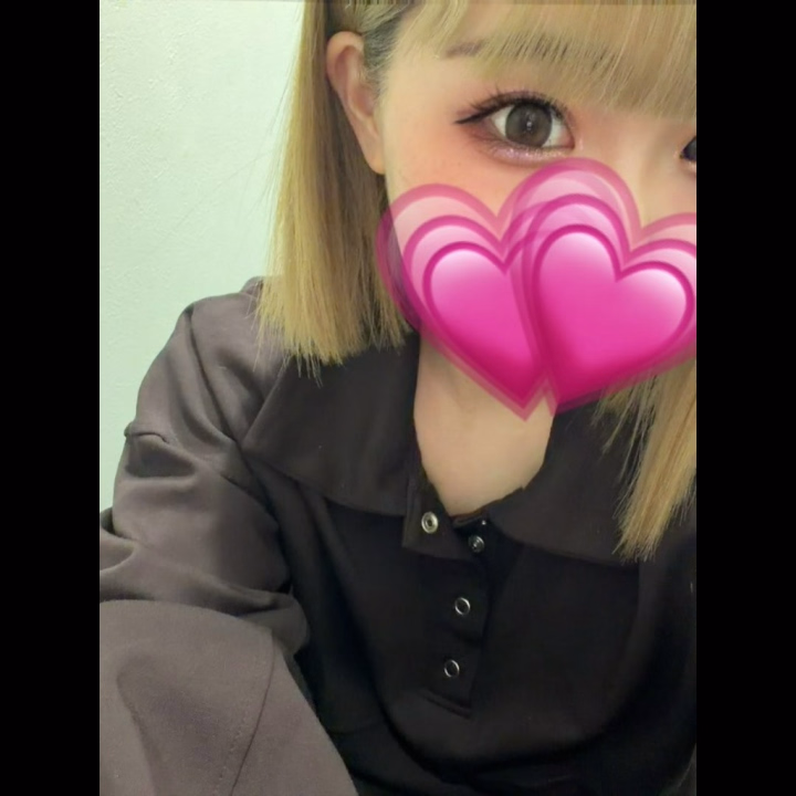 こんにちは、いずみです🐰

今日は17時からラストまで出勤してます🫶

今日からお仕事のお兄さん、仕事の疲れを癒しに、1週間頑張れるよう沢山癒すので会いに来てください🥹💗

お待ちしてます！