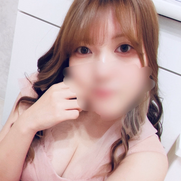 おはようございます☀️
テスト期間をなんとか乗り切ったよるるです
あとは期末レポートだけ…😭

2月は諸事情あってあんまり出勤できないので（東京には4,5日しかいない😭）、7日に会いに来てくださる方は会いに来てもらえるとすっごく嬉しいです🥺

2/15日以降のシフトはまた2/14日近くに掲示するので、チェックよろしくです🙇‍♀️💦