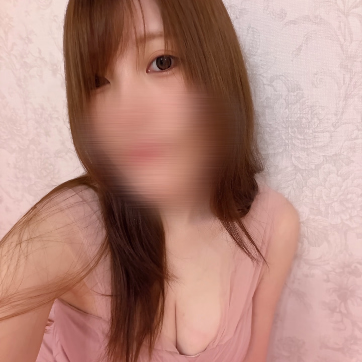 おはようございます🌞
この前動物カフェに行って癒されてきた
よるるです🌙

心身ともに疲弊した時に癒されに行くのはもっぱら動物カフェです😌
充電もできて飲み物も飲めるから課題やるのにぴったり✨
でもサモエドカフェはちょっと高くてまだ踏み出せてない🥺

〜お知らせ〜
6月の出勤予定は
14日　12:00〜20:00
21日　8:00〜16:00
になってます✌️

7月の出勤予定はまた6/15あたりに
出す予定です✨
おばあちゃんに会って来るから
少しシフト減っちゃうかも😅

6月末から空いちゃうので
6月会える方に会えたら嬉しいです♪
よろしくお願いします🙇‍♀️