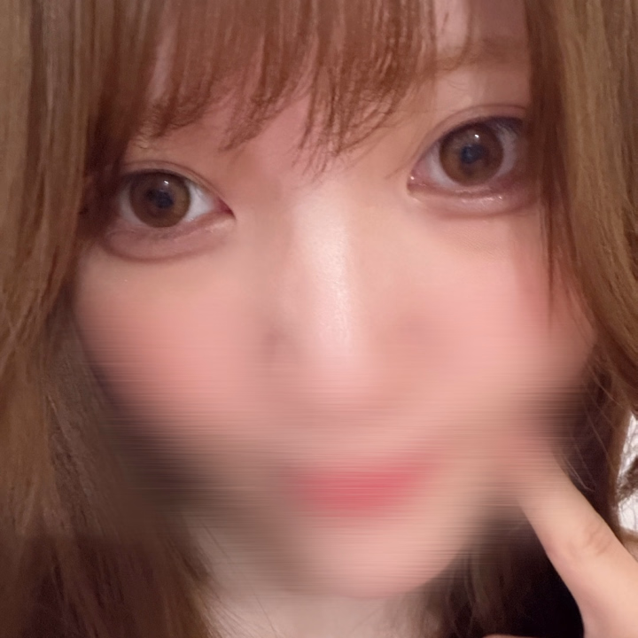 顔面ドアップがあってもたまにはいいよね

よるるです！
今日久しぶりの出勤でございます🫡
最近少しだけ痩せて、少しだけスタイルが良くなりました🤭
ぜひ見に来てください💪

6月の前半は毎週日曜日、
7日　8:00-16:00
14日　12:00-20:00
くらいまでいますので会えたら嬉しいです！
連絡もらえれば少し早めに出勤も検討いたします✨

（小話）
外は暑くなってきたのに施設とか建物の中冷房ガンガンだと体がすぐ冷えるから服装夏こそ困りますよね😩