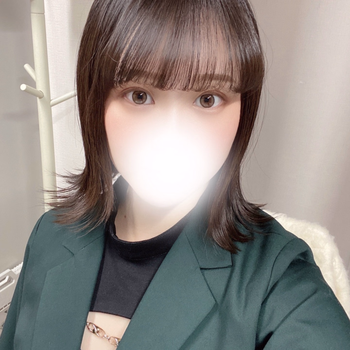 今日 24:00までいるよ✨

一昨日久しぶりに出勤したから筋肉痛が🥹
4月か5月からジムに行こうかな〜
ぷにぷになりりかと、引き締まった綺麗な体のりりかどっちが見たい？👀