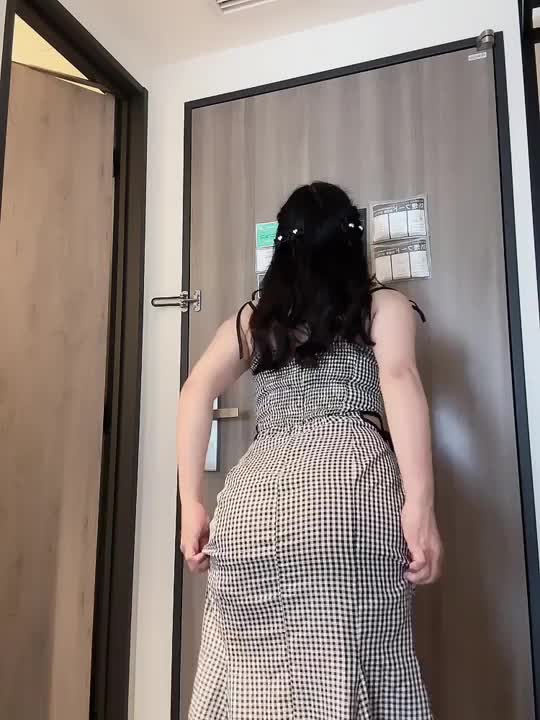 セクシーなのすきです(∩´∀`∩)
露出の少ない服なのにいざ脱いだらすごくえっちなのだとそのギャップにやられません？？
そんなめいは基本Tバックしか履きません...///
Tバック好きな人はイイネやギフトで応援して欲しいなぁ❤️