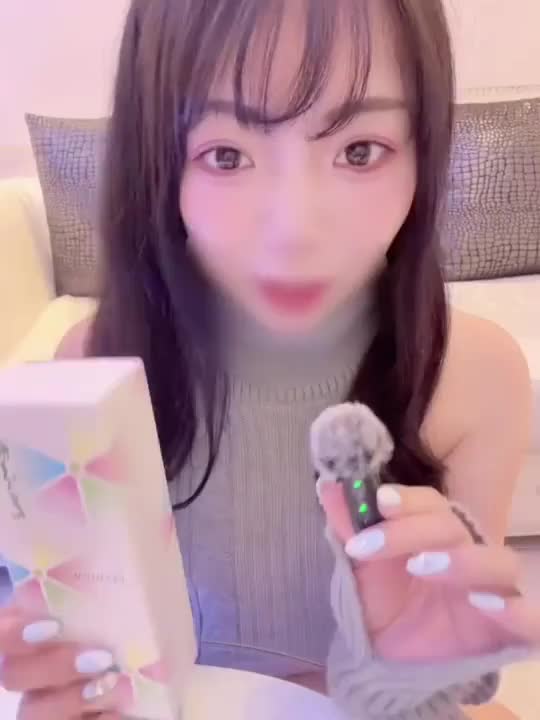 ⚠️咀嚼音苦手な方は再生しないでー！


あなたのアソコを狙い撃ち💓
ぽっぷな変態ちゃんこと柴田めいです🎀

最近新しいマイク買ったし、仲良しさんにめいの大好きでいつも買ってきてもらってるお土産をいただいたので久しぶりのASMR！！
食べてる時本当に幸せー🫶💓

ご当地お菓子で頂いたものの中でASMR向きで好きなのは金沢のこの「紙ふうせん」と仙台の「霜柱」なんですが…

いやいや！！なにを仰いますか！！俺の地元のこのお菓子食うてみろや！！ってのがありましたら教えてください(*´艸`)
