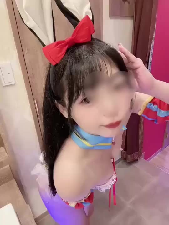 ハロウィンパーティーしたいですねー🎃✨
めいのコスプレはお尻が可愛いバニーちゃん🐰！！
どうですか？？
似合ってます？？
あ、めいがハロウィンで欲しいお菓子は…グミとチョコかな(*´艸`)