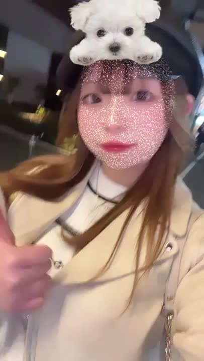このかです🎶

宣材写真は、ロングなんだけど🥺

髪の毛切った〜✂️❗️

ミディアムボブ？って言うのかな？

胸下まであったけど、

鎖骨したくらいまで切りました！

短いと楽チン！笑