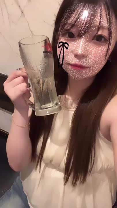 このか、お酒好きなんです〜🫢🌟

この前焼き肉さんに行って

ハイボール飲んでる時の動画😂🎶

お兄さんはお酒好きですかー？😳

一緒に晩酌しよ🍻