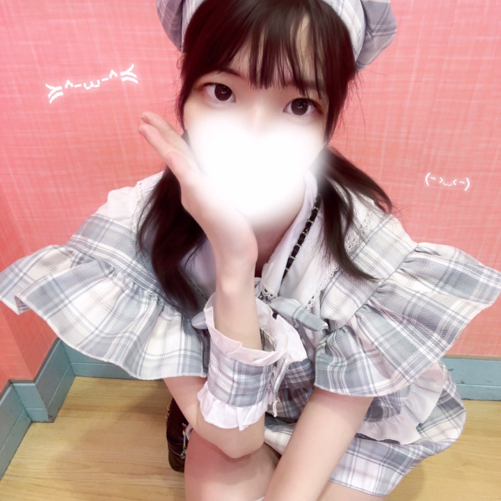おはよう☁️❤︎

こないだはえみりと遊んでくれたお兄さん方ありがとうございました！♡

昨日日記あげるの忘れちゃったんだけど今日6/2(火)19~24時まで出勤します⭐️

短いお時間ですが
お誘いご予約お待ちしております😚💕

えみり