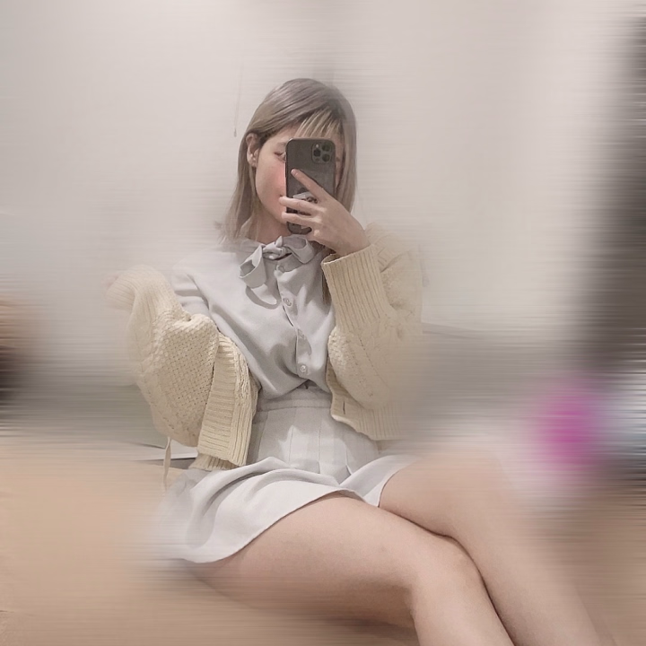 おはよう☁️♡

今日も涼しいね🍃💕

この後7~15:30までいます💞✨️
久しぶりすぎる出勤なので
なんかドキドキしちゃうな…( T𖥦T )💞

最寄り近くまで来てたのに朝からバッグ忘れたことに気づいてお家戻りました😭笑

今月今日と20日だけなので早いお時間だけどタイミング合うお兄さん、
お誘いご予約お待ちしております💭🎀

えみり