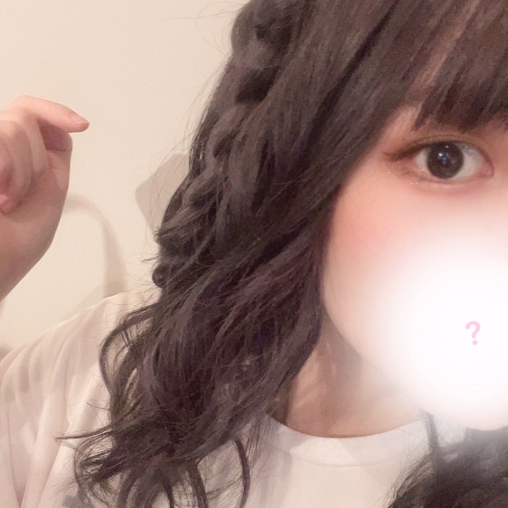 おはよう☁️❤︎

今日出勤予定だったのですが
声が絶望的に出ないのでお休みさせて頂きました‎´т ‧̫ т ̀

前回に引き続いて申し訳ないです😭😭

もう熱は下がったのに喉だけ残った😭

喉にいいものあったらヒメチャンネルにでもメッセージ飛ばして教えてくれたら嬉しいです😔

明日は出勤したいな、、、(;_;)

えみり