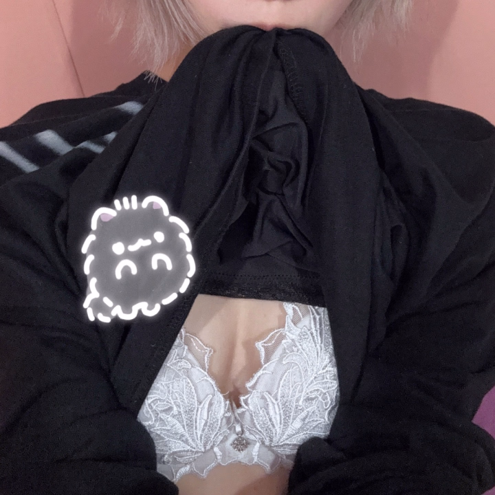 な、な、

ない、、、、、

おっぱいなさすぎるので

写真が盛れない、、、、、、😞笑


でも感度だけは、負けません( ᴗ̀ ̫ᴗ́ )



ろん