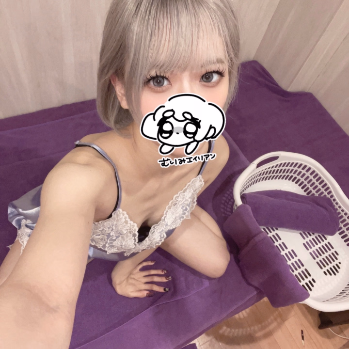 きたく‼️‼️‼️


鬼の寝不足なのと

おにーさん構ってくれないの、悲しすぎて

拗ねた^т⩊т^


あしたはお昼でるよ

あさってのお昼は出て欲しいなーておにいさんいれば、でるので

わたしに連絡してね👊🤍


ジャ！おやすみ～！！


ろん