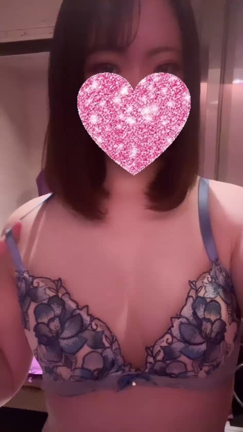 初対面だと緊張して
しまうお兄様🥺💕
実は、あんずも
一緒なんですよ……？


ご対面したら
ゆっくり触れ合っていき
少しずつ緊張を
解していきましょう🥰❤️


いきなり押し倒したりなんてして
一気に距離を詰めて
ドキドキ💓
しながらえっちなことを
始めちゃうのももちろん刺激的で
凄く良いのですが……


ゆっくりお互いを知りながら
興奮度を上げていくのも
良いのです✨


引っ付いて
手を繋いで
抱きしめて
キスをして
肌に触れて

……少しずつ気持ちを高めて行きたい🥺💕


のんびりえっちな事を
するのが好きな人は、
あんずと相性が良いのかも
しれません♡♡

ゆっくりお互いのことを
知っていきましょう( ´,,•ω•,,`)❤️
 
あんず❣️