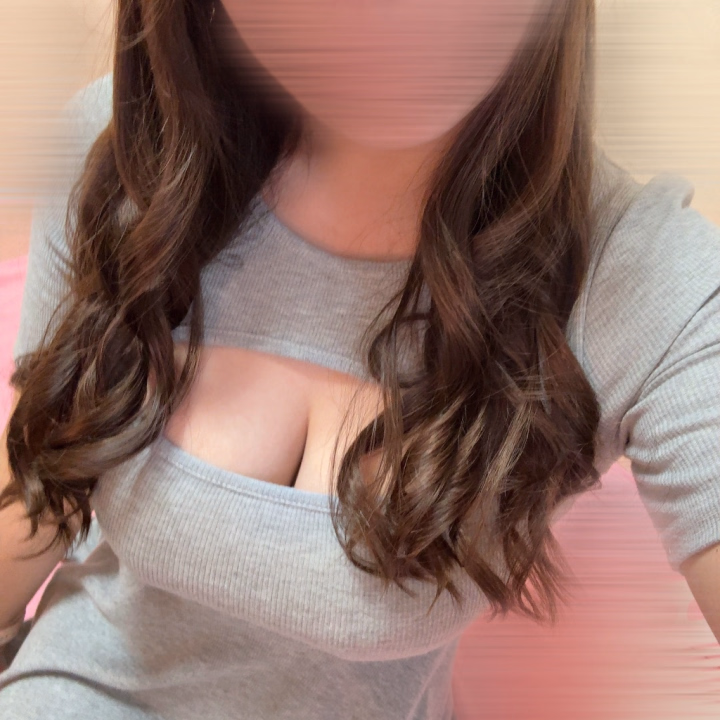こんにちは💖
明日19時から出勤いたします！！！

遅い時間でしたらまだ空きがあるので、よかったらお店までお問い合わせいただけると嬉しいです🥰

それでは、お待ちしてます🌟