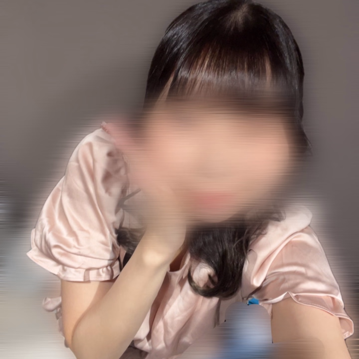 おはようございます！

ふうなです🎀

７時まで寝ちゃってダッシュ🏃‍➡️

今日は祝日！
あいにくのお天気だけど、
会いに来てくれたらうれしいな❣️