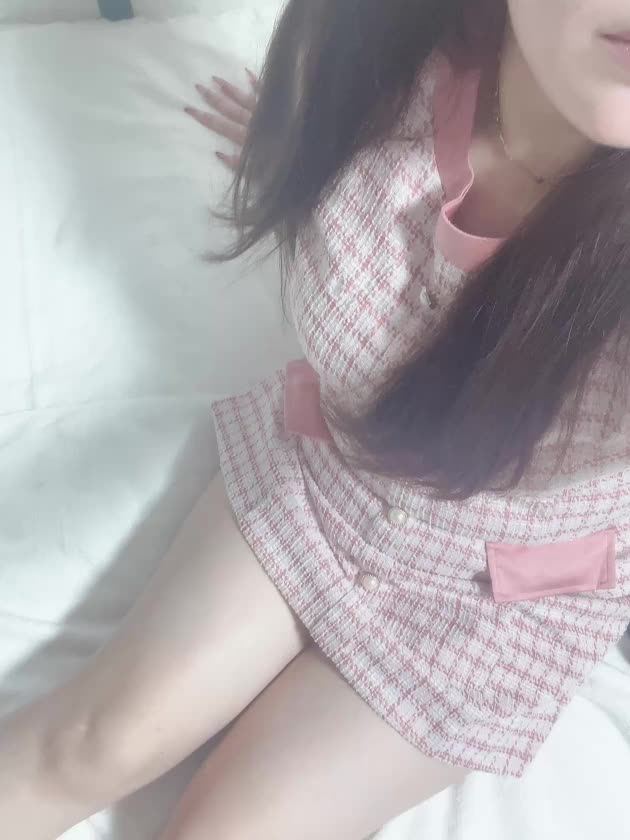 色白いってよく褒めれれるの〜〜🤍❕

むちむち色白太ももいかがですか？🫪挟まれたい？🫪


🎀mikuri🤍