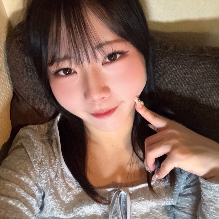 お礼日記💌

本日会いに来てくださったお兄様、ありがとうございました✨

1人目のお兄様へ
お会いしたときから少し特別な空気があって、印象に残っています🤍
素直な反応をたくさん見せてくださって、私までドキドキしてしまいました…🥺

ちんこが入ったときの反応がすごく可愛くて、気持ちよさそうにしている姿がとても印象的でした🫶
最後はキスをしながら、手コキでしっかり気持ちよくなっていただけて嬉しかったです✨

またお会いできる日を楽しみにしています☺️💓
素敵な時間をありがとうございました💌