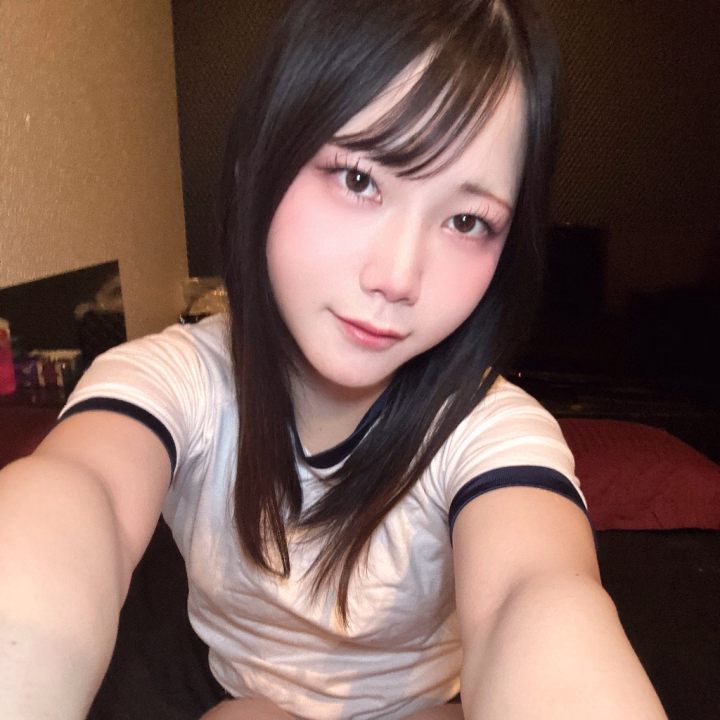 お礼日記💌

本日会いに来てくださったお兄様、ありがとうございました✨

1人目のお兄様へ
県外から足を運んでくださって、本当にありがとうございました🥺
遠いところから来ていただけたこと、とても嬉しかったです🫶

最初はゆっくりとした空気の中で、乳首を優しく触れていく時間も心地よくて…少しずつ距離が近づいていく感じが印象的でした🤍
最後は手コキでしっかり気持ちよくなっていただけてよかったです☺️

またお近くに来られる際は、ぜひ思い出して会いに来てくださいね✨
お会いできるのを楽しみにしています💌