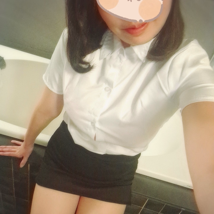 昨日のお礼♡

昨夜はお仕事帰りに駆けつけてくださった仲良し様、
140分もの長いお時間を一緒に過ごしてくださってありがとうございました…♡

たくさん甘えさせてもらえて、
心までぽかぽかになりました♪

本日出勤予定だったのですが、
女の子の日が来てしまったためお休みにしています…ごめんなさい。

次回の出勤は6月1日予定です♡

またタイミング合いましたら、
優しく逢いに来ていただけると嬉しいです。

お誘い、お待ちしております…♡