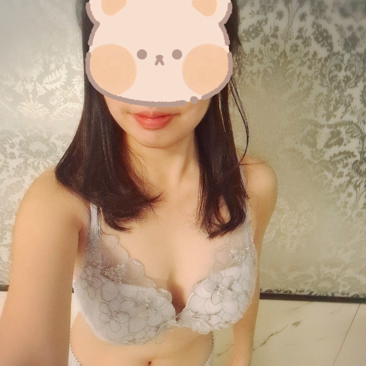 おはようございます♡

朝って少しぼーっとしちゃうけど、今日はなんだか人肌恋しい気分です☺️

月曜日で気持ちが重い方も多いと思うので、少しでもほっとできる時間を一緒に過ごせたら嬉しいな。

池袋で待ってますね♡

みらの