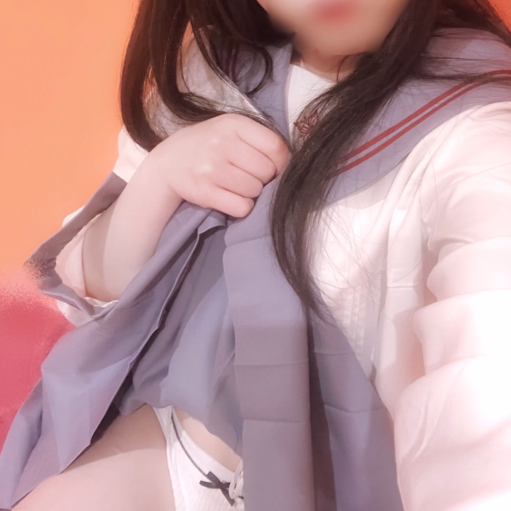 こんばんは😊れいはです！

今日は雨が降っていて寒い*🥶💨*
そんな日はれいはと一緒に温まろ♡

お待ちしてます🌟
