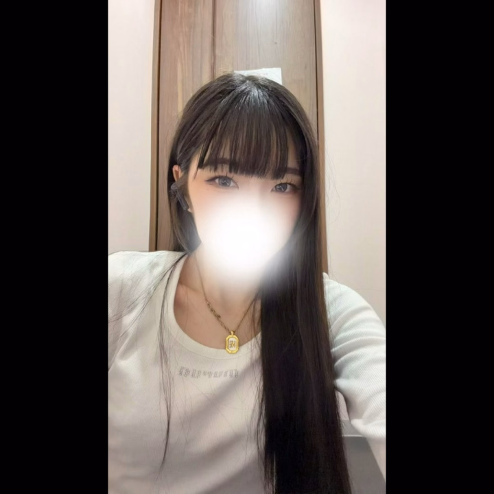 おはようございます！！
出勤しましたー🙌🏻

🎀21:30〜27:30🎀

久々にラストまでいるのでいろんなお兄さんに会えるの楽しみ🎶
足元悪いので気をつけてきてください！☔️