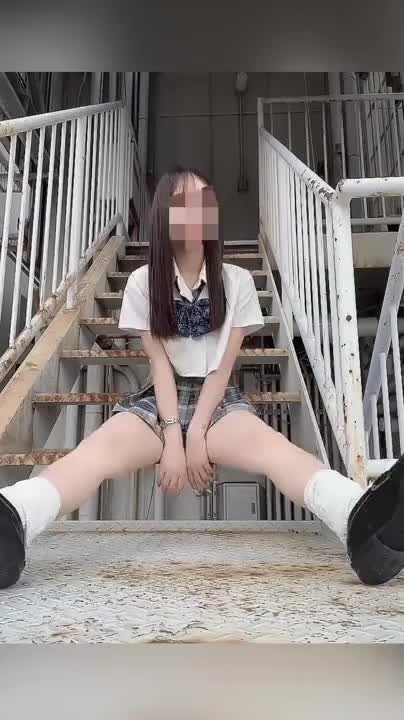 お外で撮って見ました🫢❤️🔞
久しぶりの動画投稿♡
さなの制服姿どうですか？////
よかったら見てください❣️
いいね5回連打とプレゼントくれたら嬉しいです⸝⸝>  ̫ <⸝⸝ᐡ♡♡♡
最後顔チラするよ💗