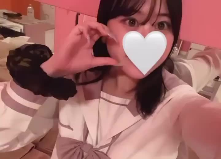 3時は小腹が空く時間ですね❣️

れいなはさっきチョコレート食べました😋🎀

甘いものも好きだけど辛い食べ物も好きですっ


お兄さんは好きな食べ物なんですか??💭
お兄さんの好き全部知りたいな😳🩵