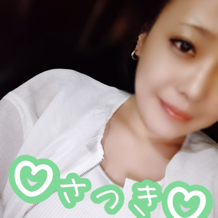 こんにちは(^^♪今日は雨☔
ちょっと肌寒い😢💦
さつきめーっちゃ寝てました！！
今起きましたぁ笑

まだまだ女の子Day、、🥺💧
今回はキツいお腹が痛いよぉ(´Д⊂ｸﾞｽﾝ
悲しい事に😢さつきにはお腹をさすってくれる相手も居ないからぁ……😭

優しい方♡さつきの横に来て😍
お腹さすってほしいなぁ❤️
さすってくれる方♡手あーげて？！🙌笑
今日は雨☔やしお腹も痛いし
ゆっくりお布団で過ごしますねぇ(*´ω｀*)

ではまたブログ、カキカキ📝
くるねぇー🤗
皆さま♡移動は気をつけてねッ🩷
