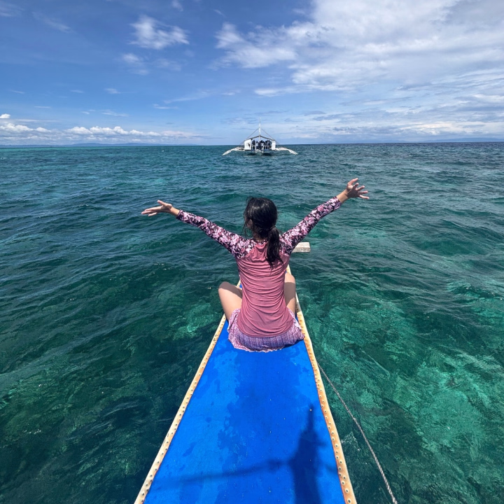こんにちは♪ニキです꒰ ՞•ﻌ•՞ ꒱

これも、フィリピン🇵🇭でのキレイな海での写真だよ〜
ガイドさんの写真の撮り方が上手すぎる！！！

シュノーケリングがあまりにも楽しすぎた！
すぐに道具から入りたくなるから、シュノーケリング道具買いたくなった笑
フィンとか欲しいね笑

それかスキューバやってみたいかも！

ニキ꒰ ՞•ﻌ•՞ ꒱