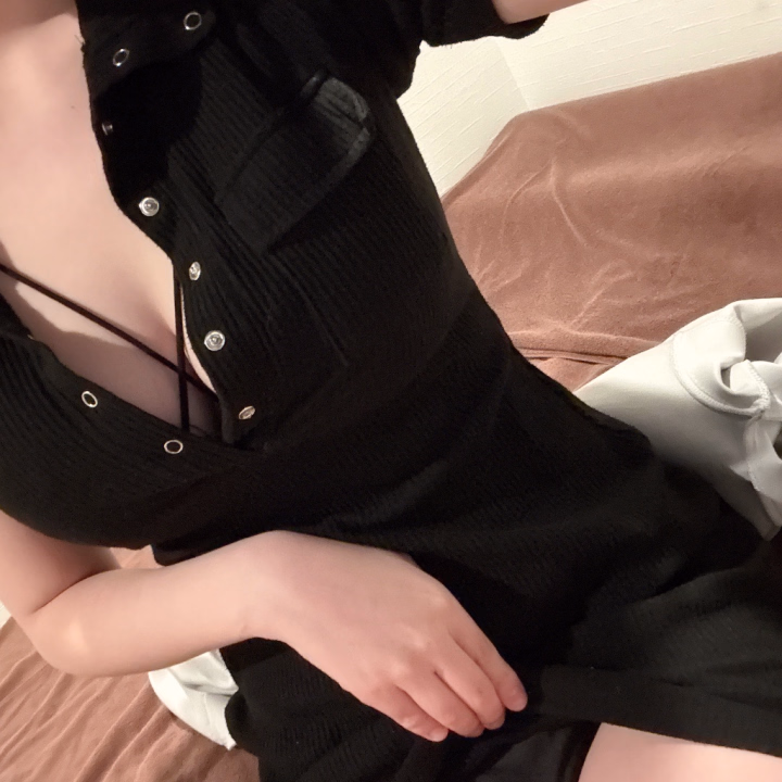 チラッと見せても全身真っ黒なことが

多いゆきなのでエロさのかけらが

ありませんでした🤣

そんなゆきでも会ってくれる❓